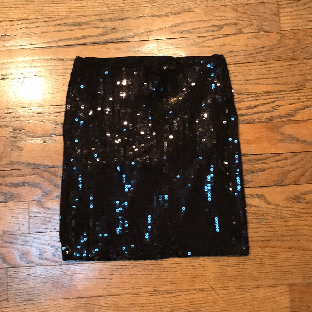 UO Sparkle & Fade sequin stretch skirt. Size XS